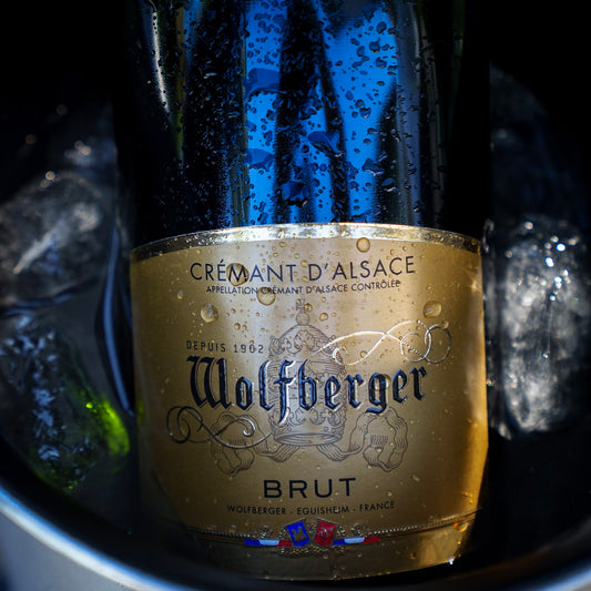 Wolfberger Crémant d´Alsace, brut,  6 Flaschen à  0,75 Liter. Idealer Begleiter für die schönen Momente im Leben und prickelnde Alternative für Sekt oder  Champagner. Traditionelle Flaschengärung,