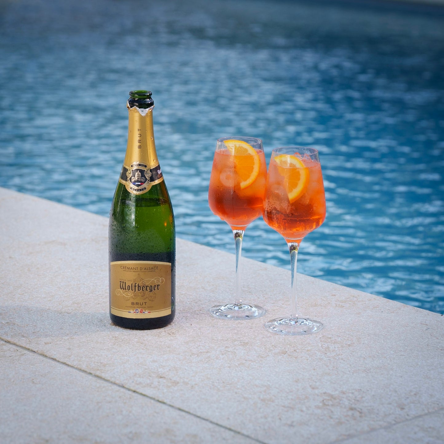 Wolfberger Crémant d´Alsace, brut,  6 Flaschen à  0,75 Liter. Idealer Begleiter für die schönen Momente im Leben und prickelnde Alternative für Sekt oder  Champagner. Traditionelle Flaschengärung,