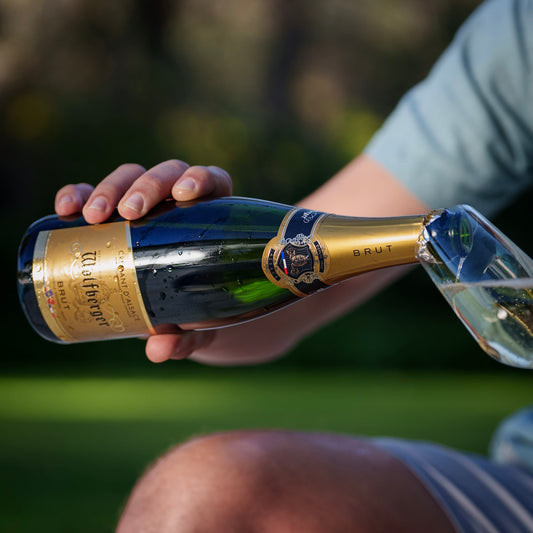 Wolfberger Crémant d´Alsace, brut,  6 Flaschen à  0,75 Liter. Idealer Begleiter für die schönen Momente im Leben und prickelnde Alternative für Sekt oder  Champagner. Traditionelle Flaschengärung,