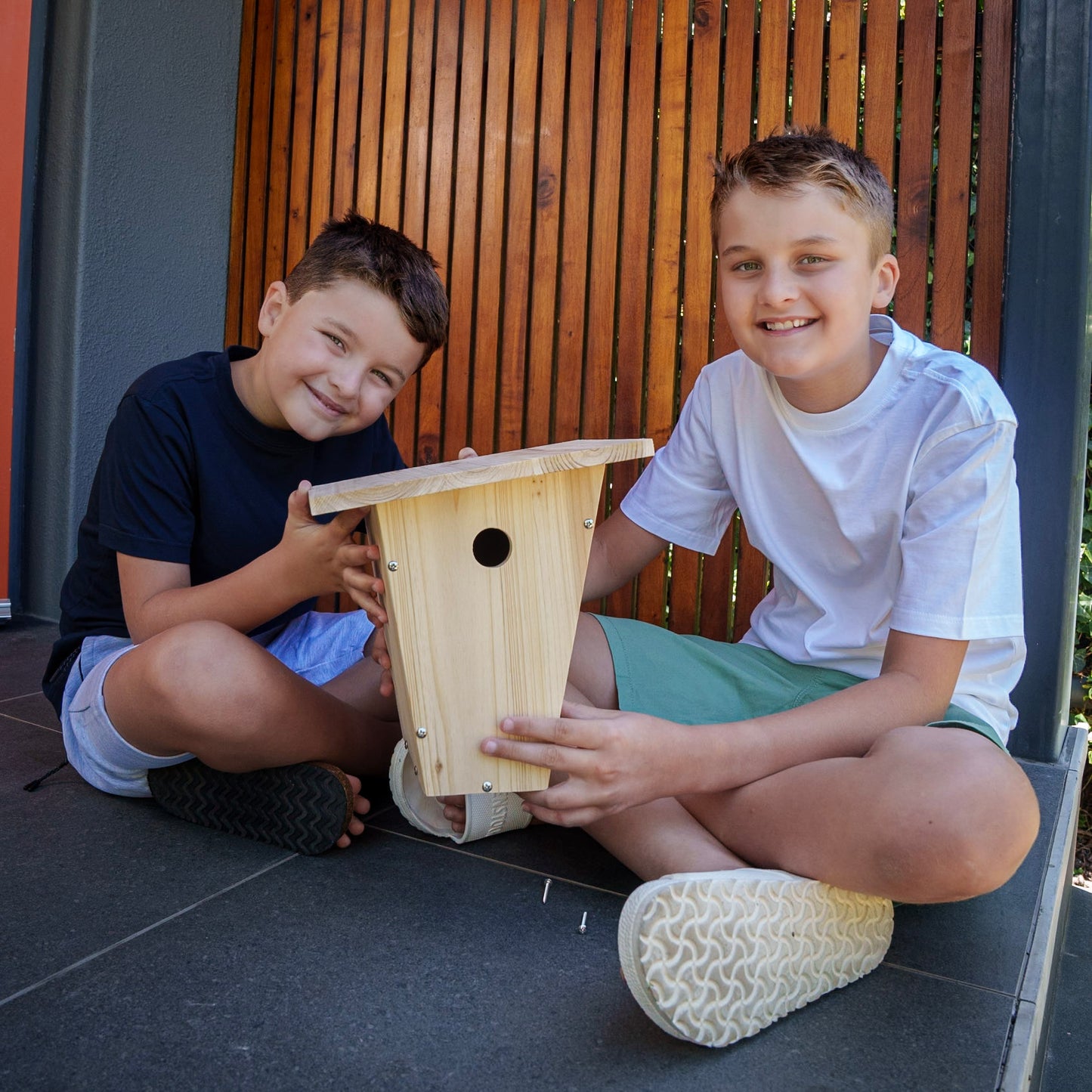 Die Spiegelburg - Vogelnistkasten Bausatz - Nature Zoom - 23172, Bastelset für Mädchen und Jungen, hochwertiges Geschenk Set aus Tannenholz zum selbst Zusammenbauen